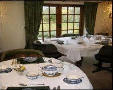 Larkrise Cottage Bed And Breakfast Stratford-upon-Avon Exterior photo