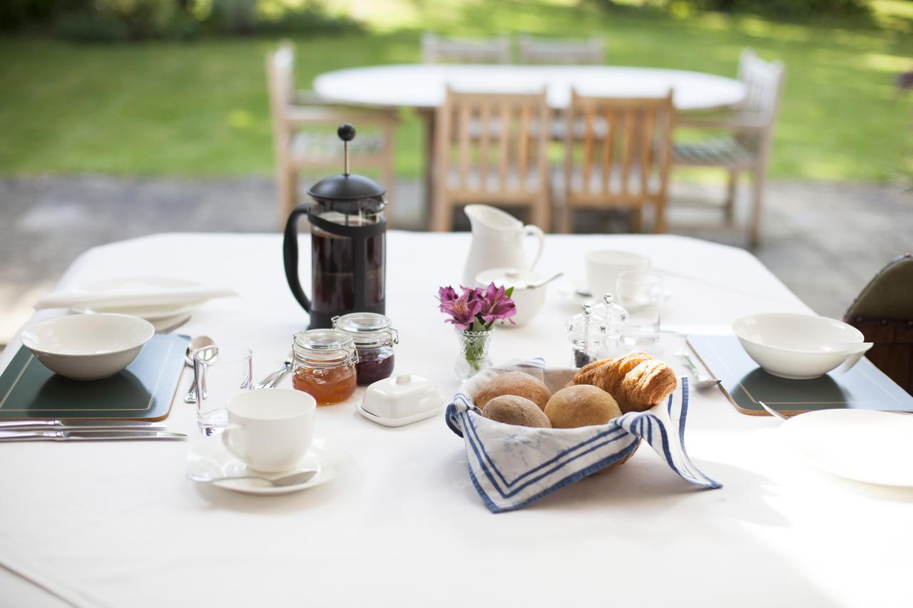 Larkrise Cottage Bed And Breakfast Stratford-upon-Avon Exterior photo