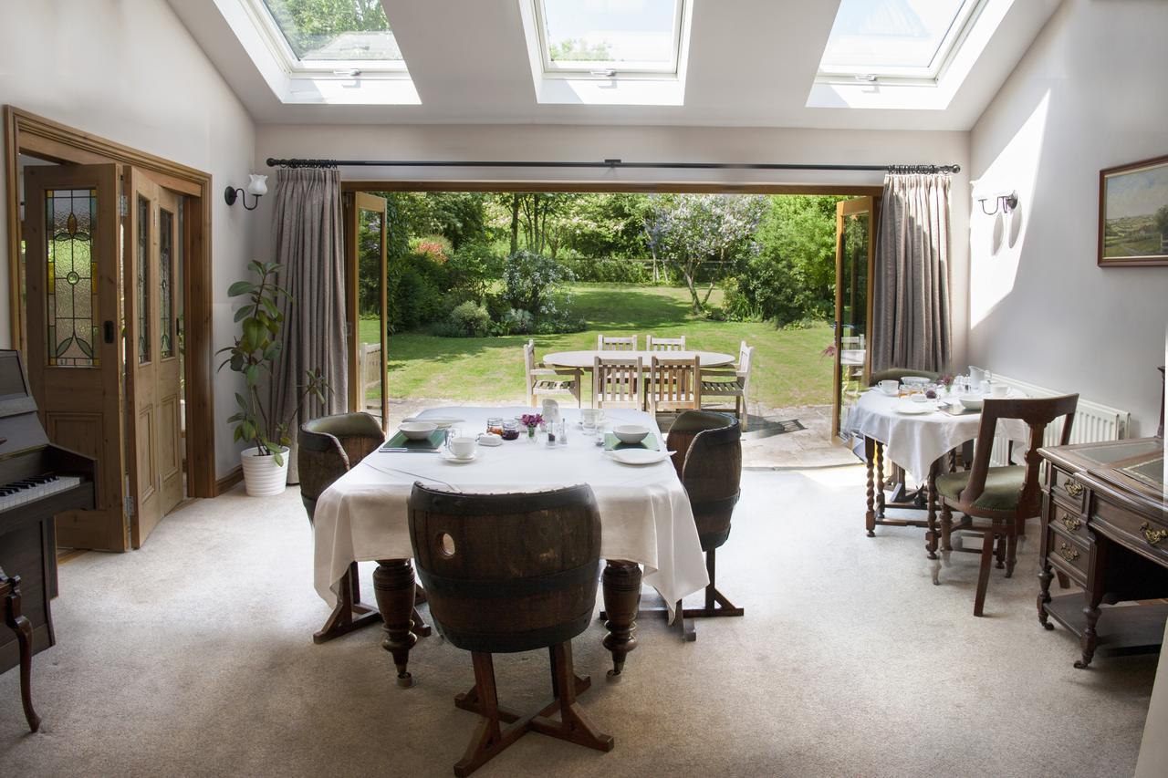 Larkrise Cottage Bed And Breakfast Stratford-upon-Avon Exterior photo